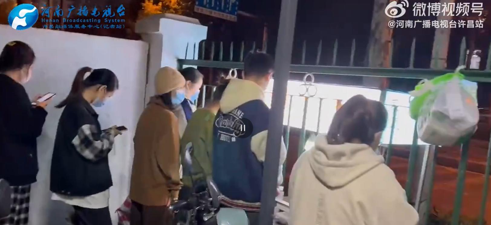 许昌炸鸡店兼职群电话号码,大家喜欢去采摘什么野菜呢