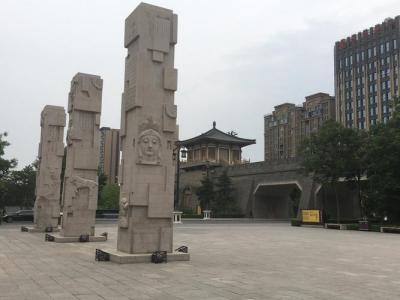 唐城墙遗址公园,大唐遗址公园地址就是曲江池遗址公园吗