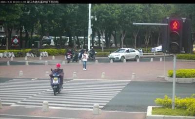 电瓶车闯红灯被车撞了怎么认责,电瓶车闯红灯被车撞伤怎么认责
