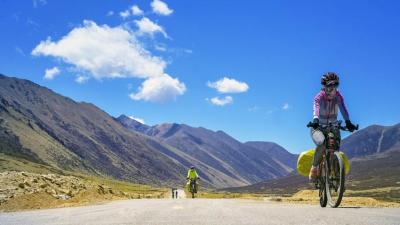 骑自行车旅游可不可以走国道?160千米旅游骑自行车合适吗？