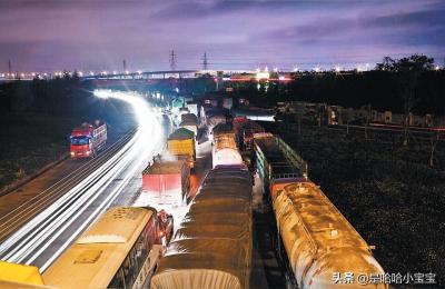 高速夜里2点到5点什么车不准开,高速公路晚上几点不让走