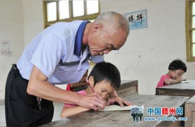 山东高校在编教师工资是多少,济南大学和青岛大学哪个好
