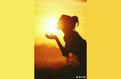 笑女孩与傻男孩,女生有时候莫名其妙对着男生傻笑微笑什么个意思