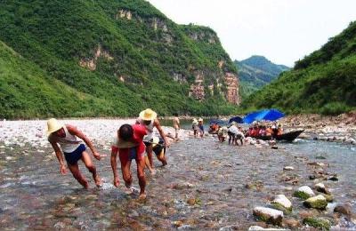 朝天吼漂流景区,宜昌朝天吼海拔