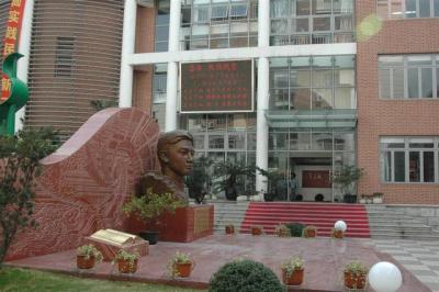 上海市民立中学,上海市松江区的立达中学是重点高中吗