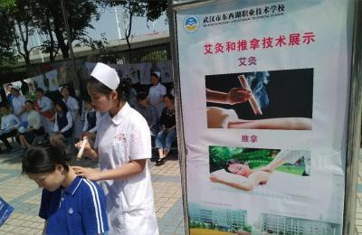 一个腰扭伤的人可以做艾灸吗,天灸的功效和作用有哪些