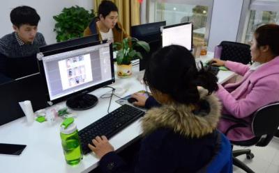 为什么淘宝是灰的,为什么拼多多变成灰白色