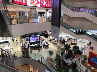 成都群光蔻驰专卖店,商场品牌服装的出厂价大概是多少