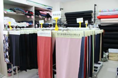 男子店铺接到客户补单,听人说大件物品邮寄可以选择德邦快递