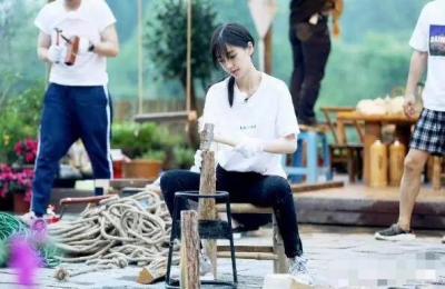 爆款衬衫女学生穿什么,在校女大学生如何才能穿的合适漂亮