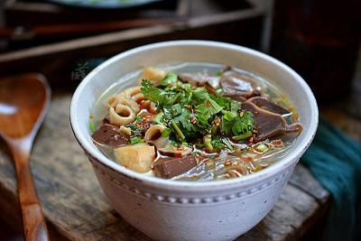 淘宝鸭血粉丝什么牌子,我想鸭血粉丝汤那里有鸭血和内脏心肝胗肠批发朋友知道吗