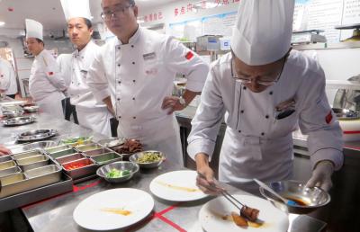 寻味江南糕点店团购群,怎么让炖出来的鸡肉不柴又很软烂呢
