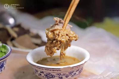 新店开业什么汤底好,云南有名的菌锅牛肉火锅是哪家