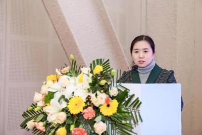 上海淘宝售前销售待遇如何,有一份3500的电话客服休四天和一份工厂普工的工作