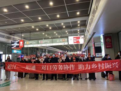 昭通直通车超市在哪里啊,现在过年都流行出去旅游