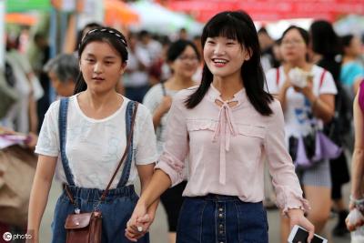 淘宝拖把哪里进货好卖家,一间三层小铺80平怎么在一街的百货批发市场里活下来