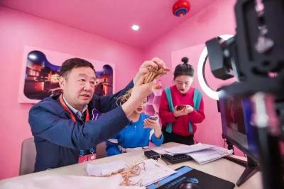如何直接发送淘宝原图,请问可以复制别人淘宝店的图片上传到自己的拼多多吗